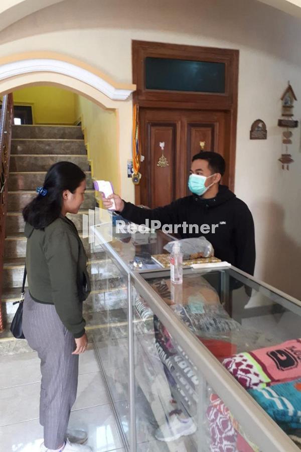 Bromo Indah Lestari Homestay Mitra Reddoorz Pasuruan Exterior foto